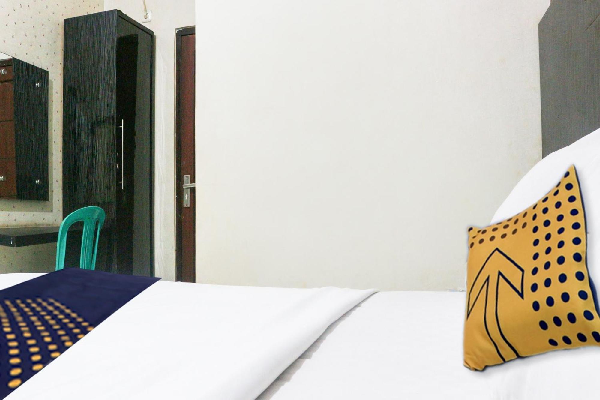 Spot On 3605 Clarichie Guest House Kupang (East Nusa Tenggara) Exterior foto