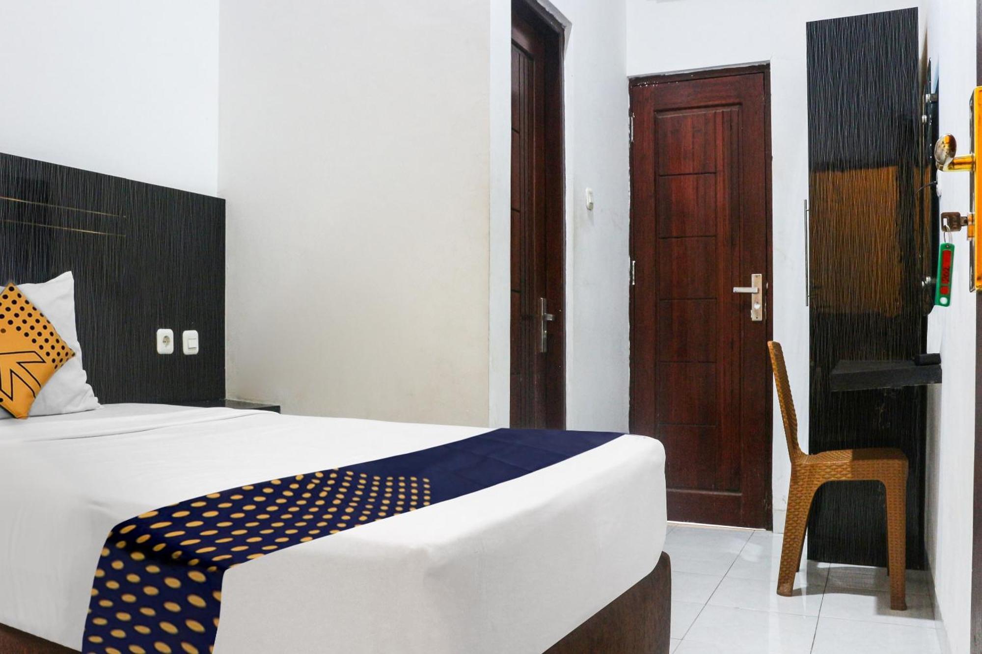 Spot On 3605 Clarichie Guest House Kupang (East Nusa Tenggara) Exterior foto