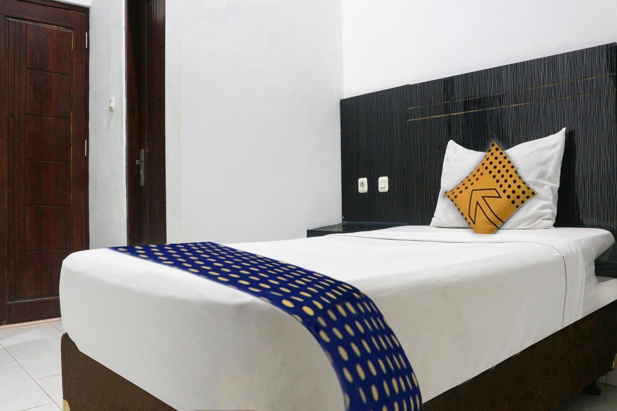 Spot On 3605 Clarichie Guest House Kupang (East Nusa Tenggara) Exterior foto