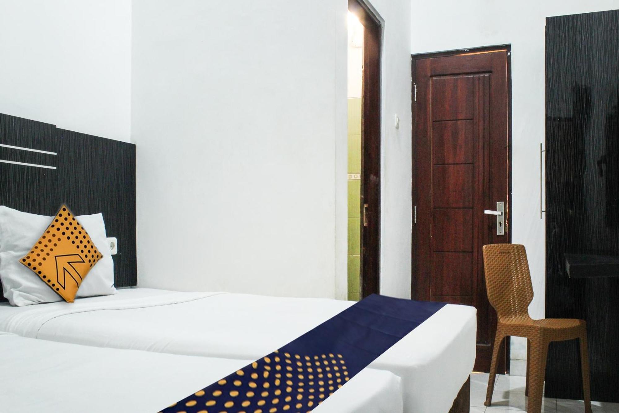 Spot On 3605 Clarichie Guest House Kupang (East Nusa Tenggara) Exterior foto